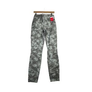New Spanx Stretch Twill Ankle Cargo Pants size Medium Stone Wash Camo